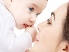 早产儿代孕宝宝更需母乳喂食